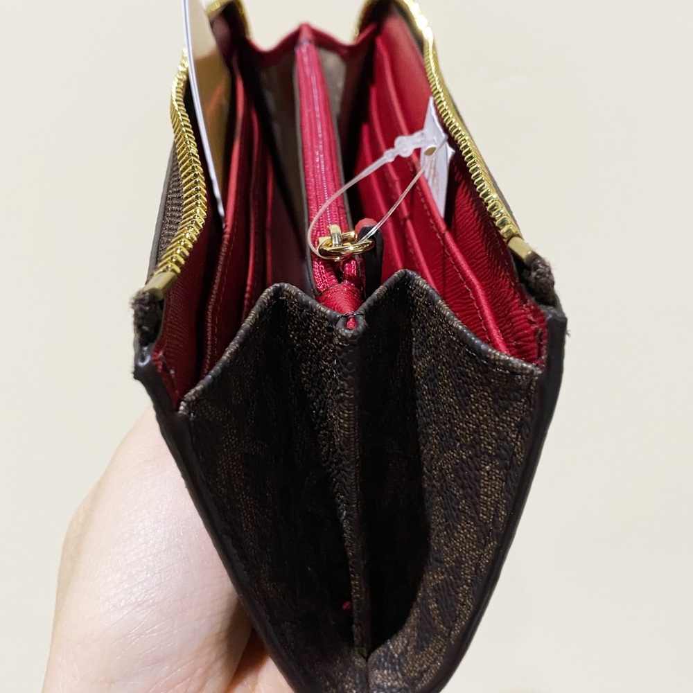 GabysBags👜💕-Michael Kors zip round Large Wallet - Picture 5 of 7